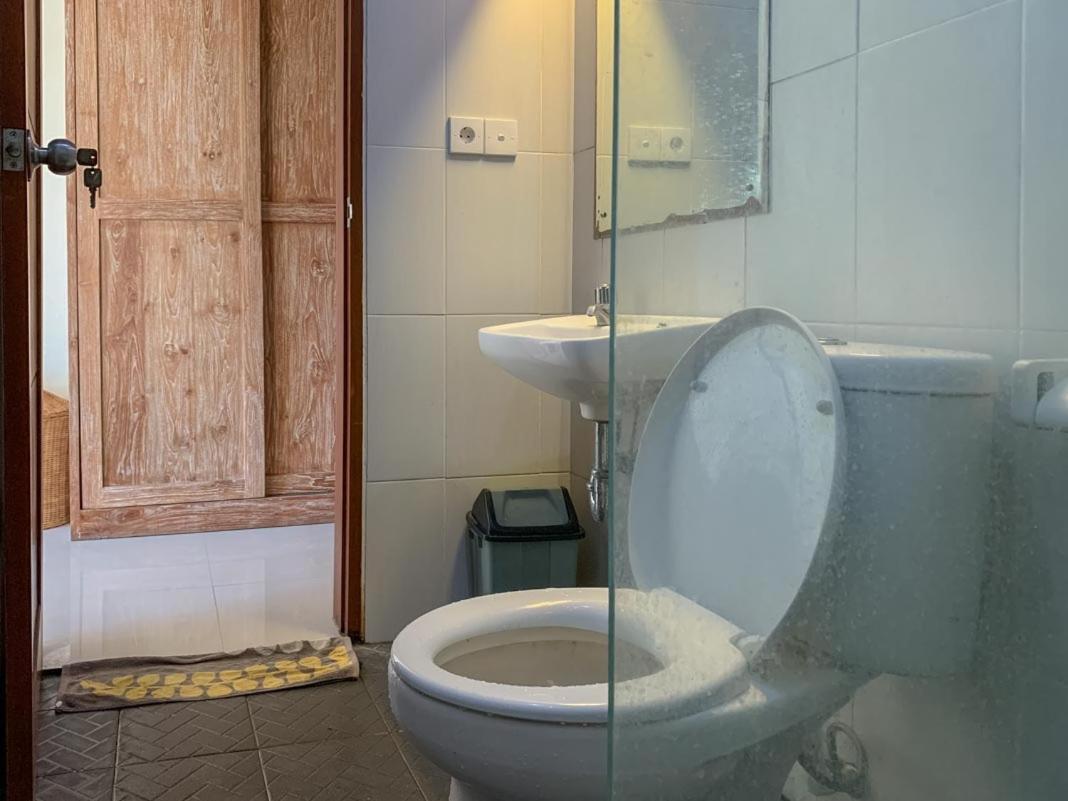 Lotus Bali Guest House Canggu  Exterior photo